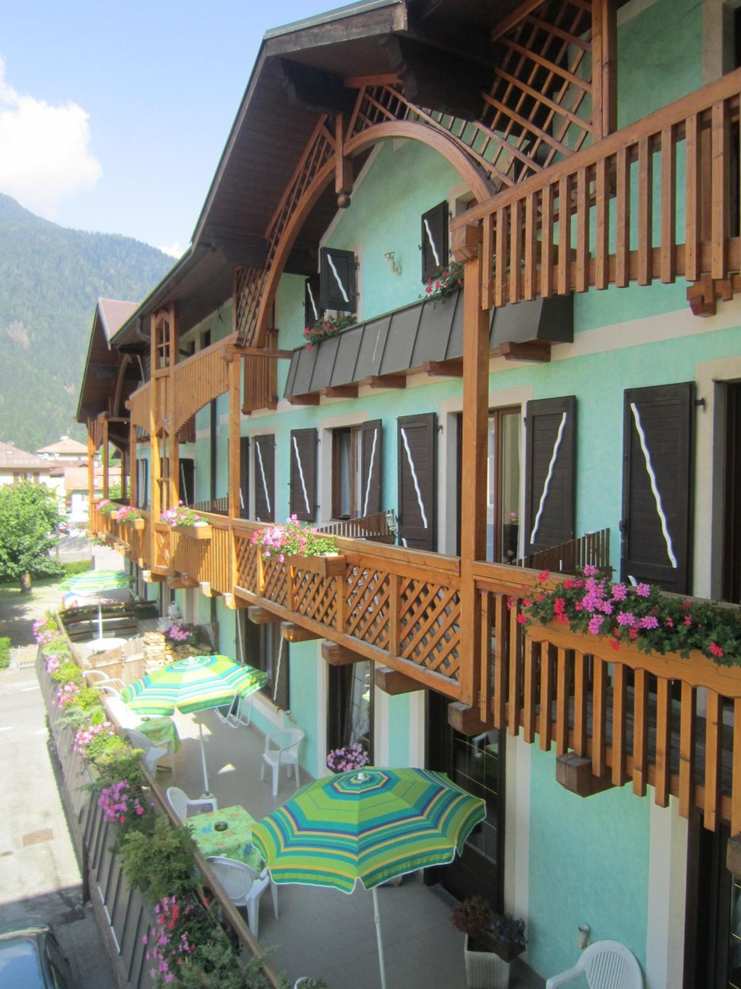 Hotel Alpina Pinzolo Exterior foto